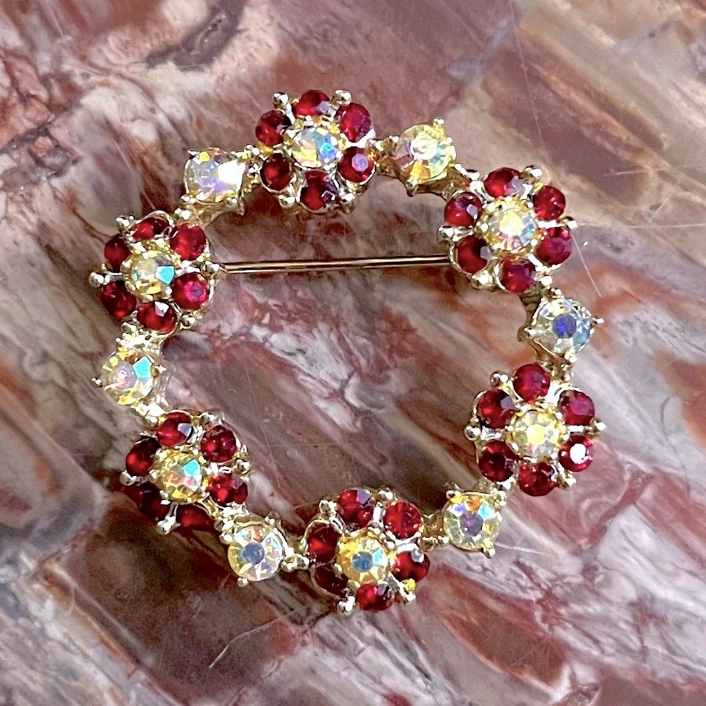 Ruby Red Rhinestone Round Brooch Gold Vintage 50’s - image 1